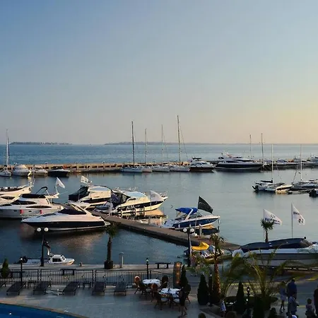 Apartment Seaside 2 Bedroom With Balcony For 4-5 Pax